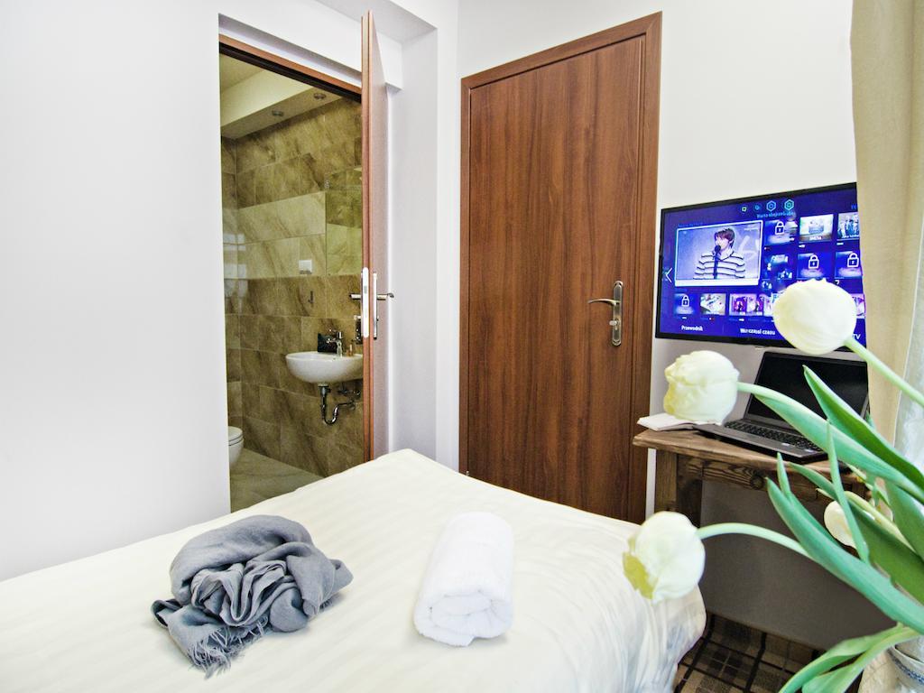 Five Stars Bed&Breakfast Wroclaw Room photo