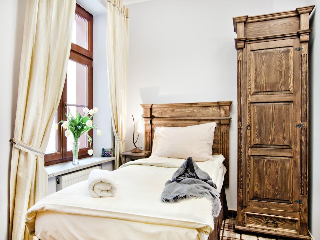 Five Stars Bed&Breakfast Wroclaw Room photo