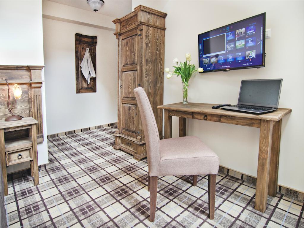 Five Stars Bed&Breakfast Wroclaw Room photo